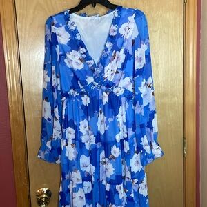 Dark blue flowy floral maxi dress size M 100% polyester TikTok shop brand